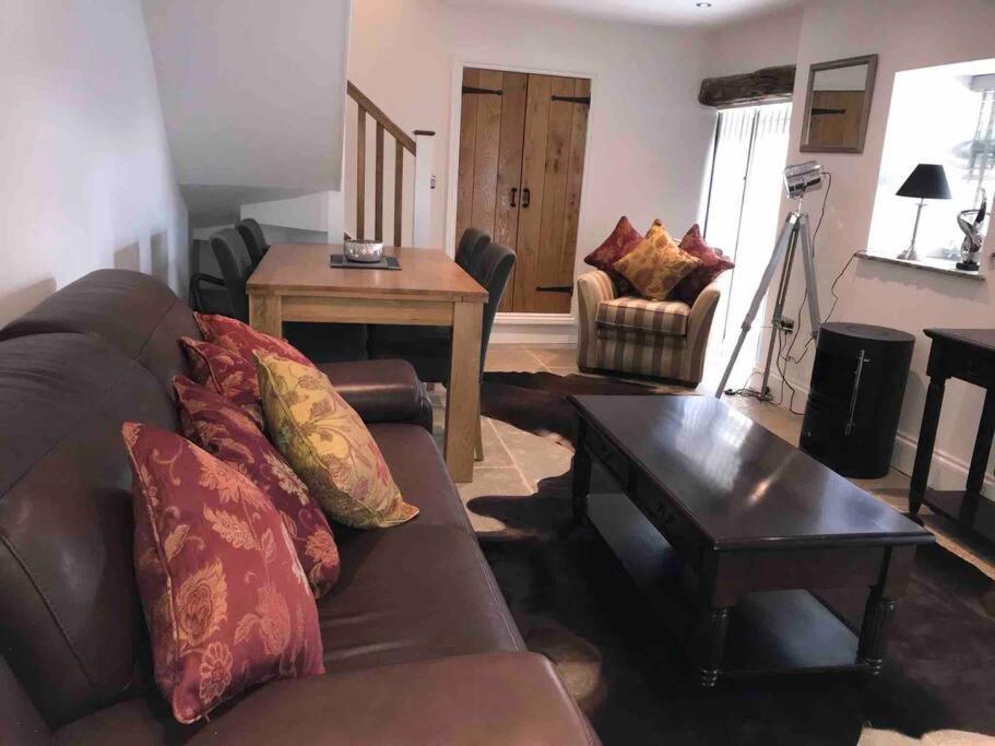 Chic 2 Bed Peak District Cottage Barn Near Alton Towers, Polar Bears, Chatsworth House Leek Eksteriør bilde